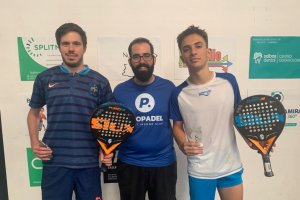 En la foto, los campeones junto a Jero Iriart, representante de Propadel Almería.