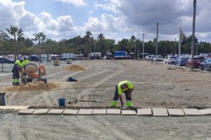 Imagen del hormigonado en el recinto ferial donde se instalarán las casetas.