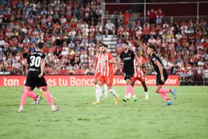 Almería y Sevilla, distanciados a la hora de formar sus alineaciones.