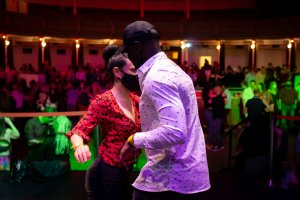 El domingo toca mover el esqueleto.