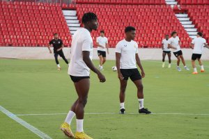 El Bilal Touré con Largie Ramazani en el entrenamiento del miércoles por la tarde.