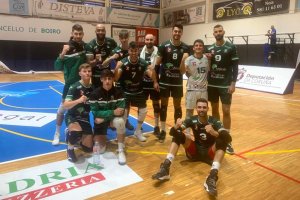 Los ahorradores posan tras la victoria.