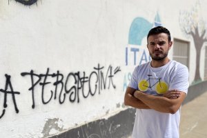 Óscar Bleda, en las pistas deportivas de El Puche Sur.