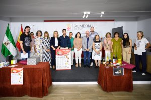Foto de familia de organizadores, colaboradores y ganadores de los premios por el Día Mundial de la Tapa.