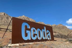 Cartel situado en las inmediaciones de la Geoda Gigante y de la mina donde se encuentra.