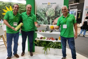 Parte del staff de la empresa Ramiro Arnedo en Fruit Attraction 2022.