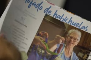 Una imagen del libro de recetas de Adra.