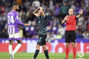 El colegiado de Gijón pitando en el José Zorrilla el pasado 5 de septiembre.