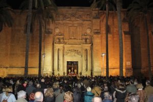 Imagen de archivo de la salida del Cristo de la Esucha.