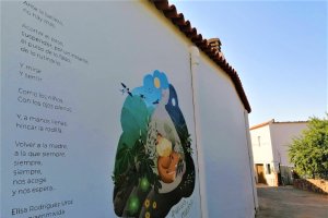 Un mural de la Madre Tierra en la localidad de Almócita.