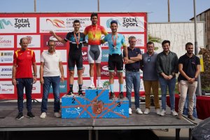 Álex Maldonado del Bikestore en el podio nacional.