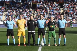 Muñiz Ruiz en un Almería-Elche en el que acabó expulsando a Darwin Núñez.