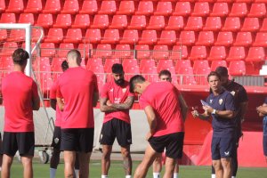 Rubi en la charla de este lunes en la hierba.