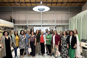 Carmen Crespo con representantes de asociaciones de mujeres rurales y de la pesca