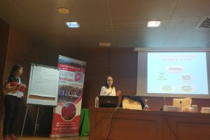 Gema Esteban durante una conferencia sobre el Síndrome de Wolfram.