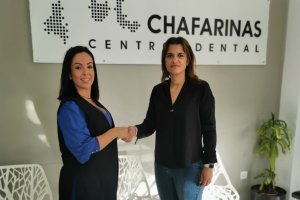 Gema Requeña de Centros Chafarinas con Noelia Damián alcaldesa de Benahadux.