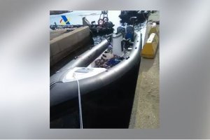 Lancha en la que fueron encontrados los 180 kilos de hachís en Balanegra. /Foto: AEAT