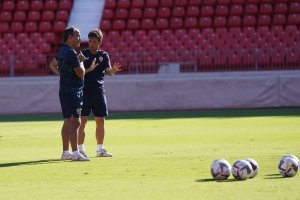 Hablando con su mano derecha en el equipo, Jaume Torras.