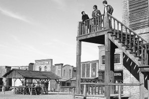 Una de las excursiones oficiales en los años 70 era ir al desierto de Tabernas y echarse fotografías en los poblados del Oeste.