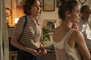 Susi Sánchez, Laia Costa y Ramón Barea en una secuencia de Cinco Lobitos.