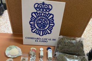Algunas de las sustancias encontradas tras la acción policial.