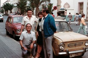 La calle de San Juan Bosco en los años 80, cuando en ella latía con fuerza el corazón joven de la Escuela de Formación. 