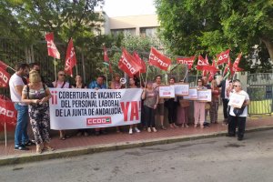 Imagen de una concentración de CCOO para reclamar la cobertura de vacantes.