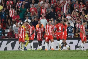 El equipo cierra la semana loca intentando alejarse más del descenso.