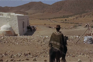 Clint Eastwood en el Cortijo El Sotillo de San José en uno de los primeros fotogramas de Por Un Puñado de Dólares (1964), de Sergio Leone. 