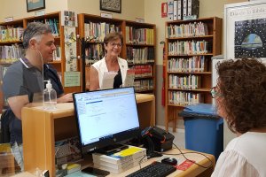Visita del PSOE a una biblioteca de barrio