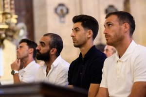 Nunca está de más la ayuda divina para lograr el objetivo.