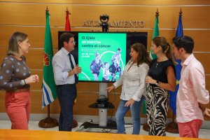 Consuelo Rodríguez en su reunión con el alcalde y las ediles de Deportes y Servicios Sociales.