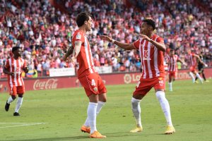 Eguaras y Lázaro celebrando el tercero y el fin de fiesta del Almería en casa.