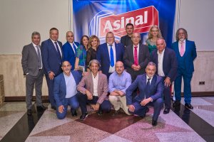 Junta directiva de Asinal, el presidente de Fadia,  y presidentes de asociaciones de Granada, Málaga, Cádiz, Córdoba entre otros.