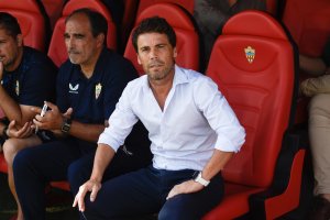 Rubi en el banquillo en el Almería-Celta.