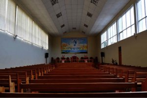 Interior de una iglesia evangélica. 