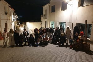 Los más de 20 actores voluntarios para el pasaje del terror antuso.