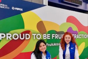 María José Salmerón, directora de Extagro y Externaland s.l. en Fruit Attraction junto a Lisbet Tamara