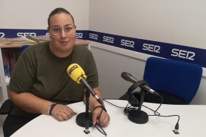 Dulce Goncalves, visita Cadena SER Levante para contar su historia.