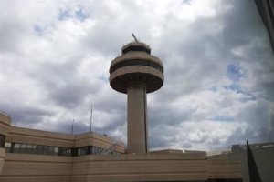 Restablecido el tráfico aéreo tras el paso de un cohete chino sin incidentes.