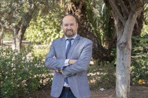 El secretario general de universidades, Ramón Herrera, posa para la entrevista en el campus de la UAL, donde es profesor de Derecho Civil
