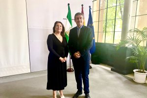 Reunión mantenida entre la consejera, Carmen Crespo, y el alcalde de Adra, Manuel Cortés.