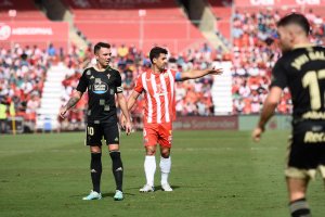 De la Hoz con Iago Aspas en el Almería-Celta.