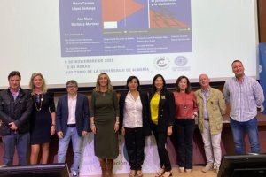 Los autores del libro, la decana de Educación, la jefa de Orientación y los directores del Celia Viñas, IES La Puebla e IES Francisco Montoya