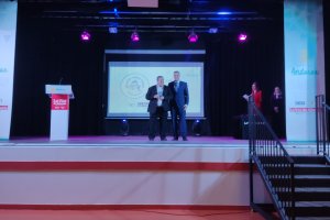 Entrega del galardón.