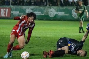 Gui Guedes vivió su primer partido oficial con la camiseta del Almería.