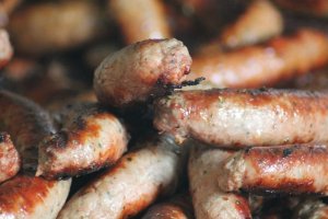 Salchichas al vino para comer.