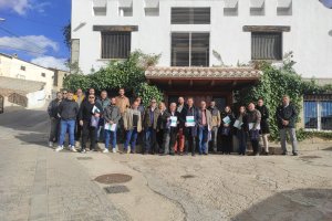 Fotografía de familia de la reunión celebrada en Benamaurel para constituir la nueva Asociación andaluza.