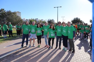 Responsables de la AECC de El Ejido representantes de Junta, Diputación y Ayuntamiento en la salida.