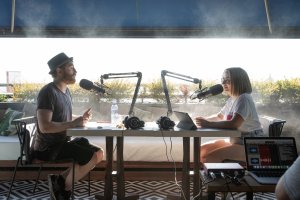 Manuel Burque charla con Gema Escudero en el pódcast Conversar.